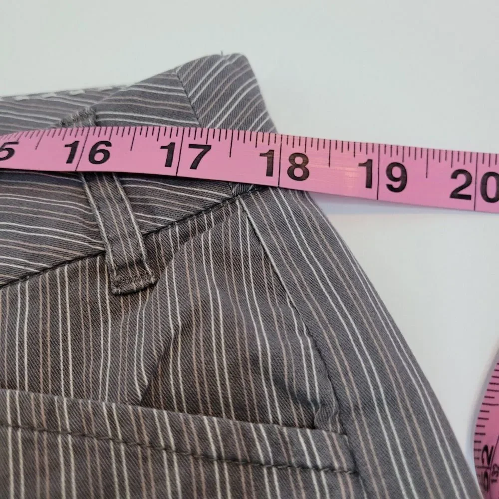 Venezia‎ Bermuda Shorts Womens 16 Grey Pinstripe Excellent Cuffed Cotton Stretch